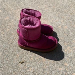 Toddler girls UGGS boots size 10 - Fuschia